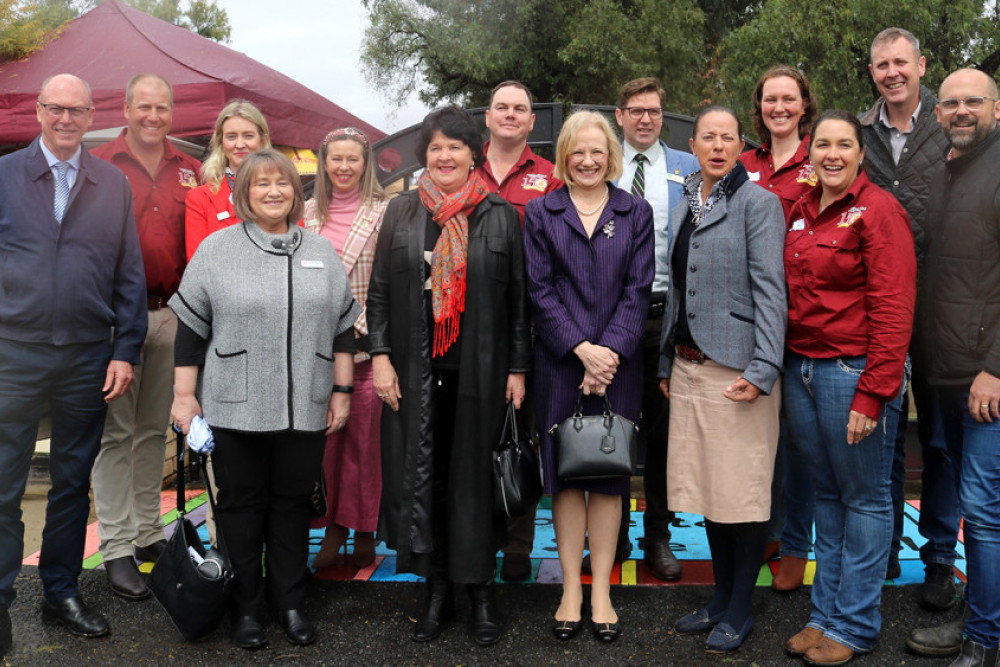 State Governor celebrates 150 years of Jondaryan School - feature photo