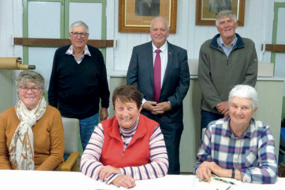 Front - Lyn Wright (Vic President), Wendy Ardrey (Secretary), Kaye Mullins (Treasurer) Back - Jim Anderson (President), SDRC Mayor Vic Pennisi, Colin Newport.