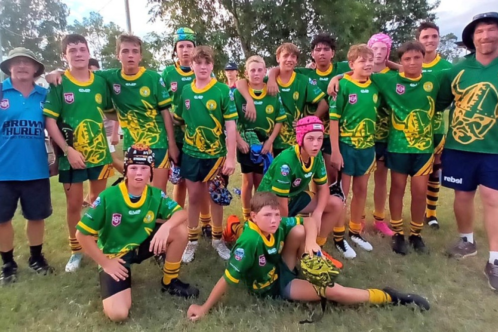 Wattles Junior Rugby League Club team was outstanding at last weekend’s Adrian Vowles Cup Carnival in Charleville. Back Row: George Gall (Trainer), Jack Burton, Jack Harrigan, Bailey Naumann, Hugh Denny, Cooper Zadow, Archer Steinhardt, Jaylan Fuller, Nate Murdoch, Zavier Dalsanto, Ty Betts, Ryan Donadel, Glen McMillan (Coach). Front: Bailey Gascoyne, Jonte May, Jake Lyons. Absent: Adam May (Manager). Photo, Melissa Betts