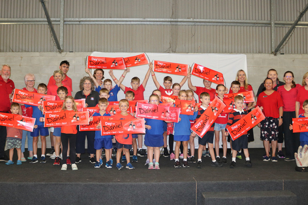 The students and staff of Back Plains State School with Bruce and Denise Morcombe.