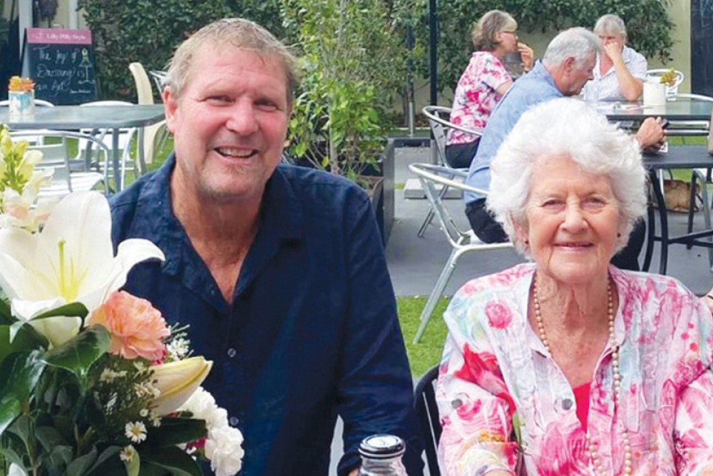 Avid ladies bowler Coral Drummond (right), celebrated her 90th Birthday recently and was presented with her Matriarch’s Badge and flowers by Bowls Club Chairperson Bradley Hudson.