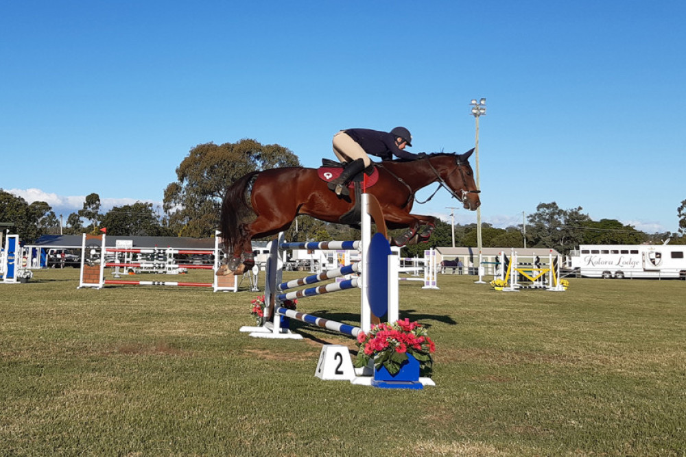 Teenager Cody Tincknell makes a strong start to his winning ride in the Neil Kann Electrical 1.3m event. His time of 58.10 seconds was a mere 0.05 seconds ahead of second placed Hayley Morris.