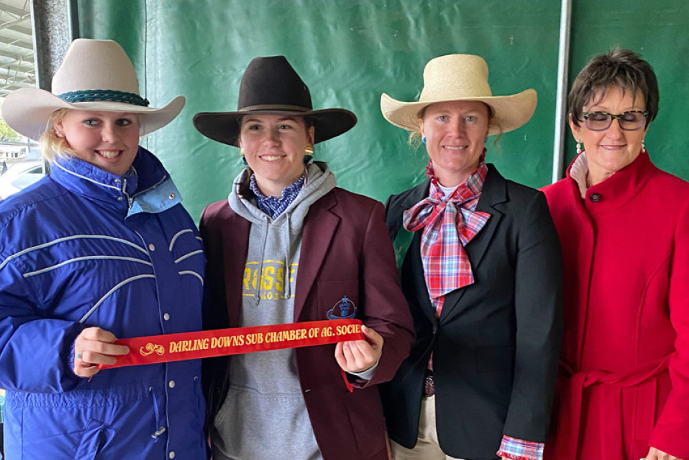 Winners Patrick Little, Taylor McHugh and Georgia Mailman with Judges Kelly Skillington and Lyndy Neale.