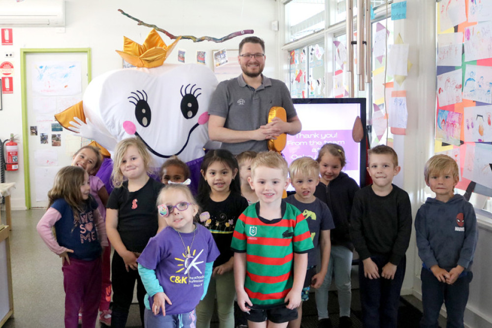 ‘Floss’ pays a visit to local kids - feature photo