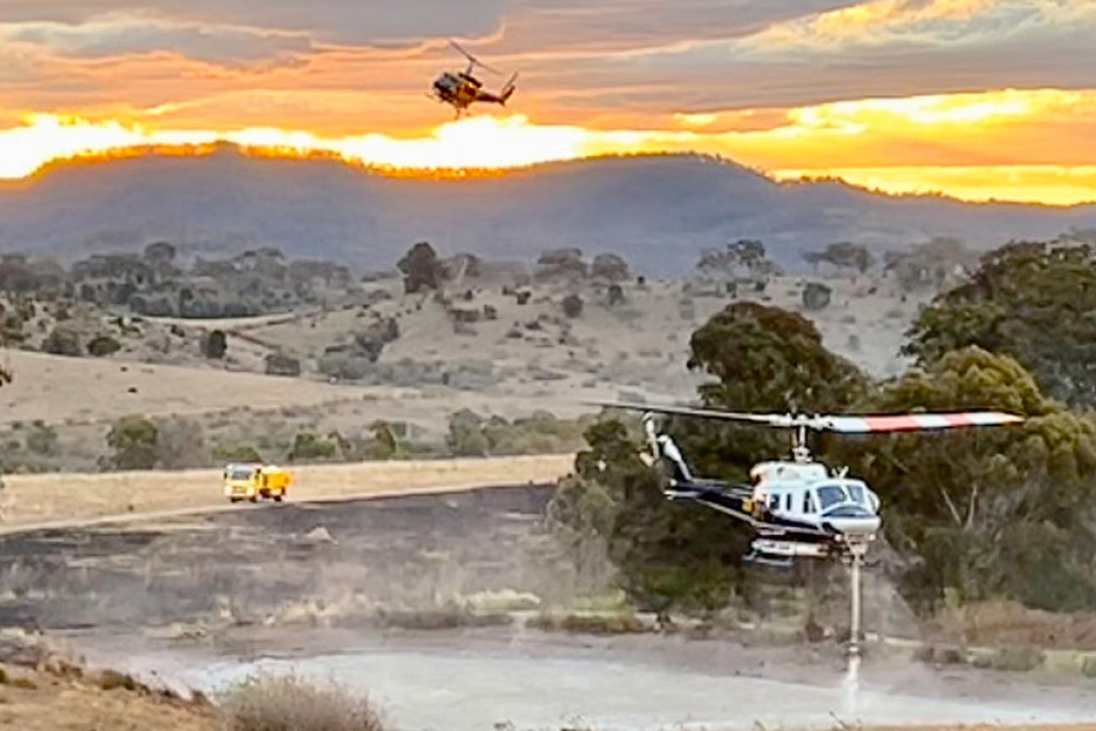 QFES aircraft collecting water which was used to help fight the fire at Fordsdale.