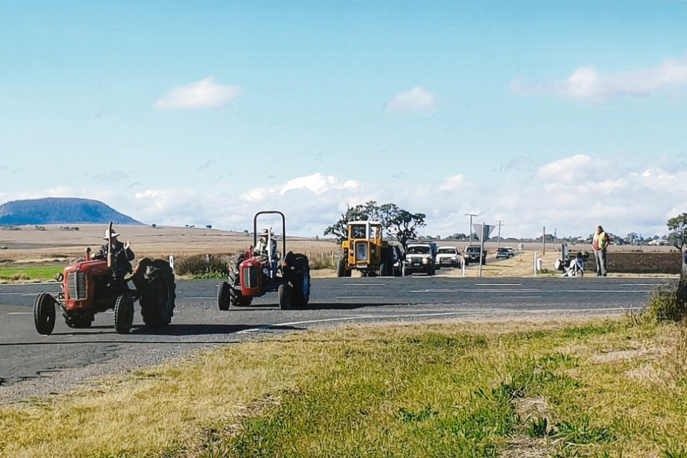 Lifeflight Benefits From Grainshed Machinery Group’s Tractor Trek - feature photo