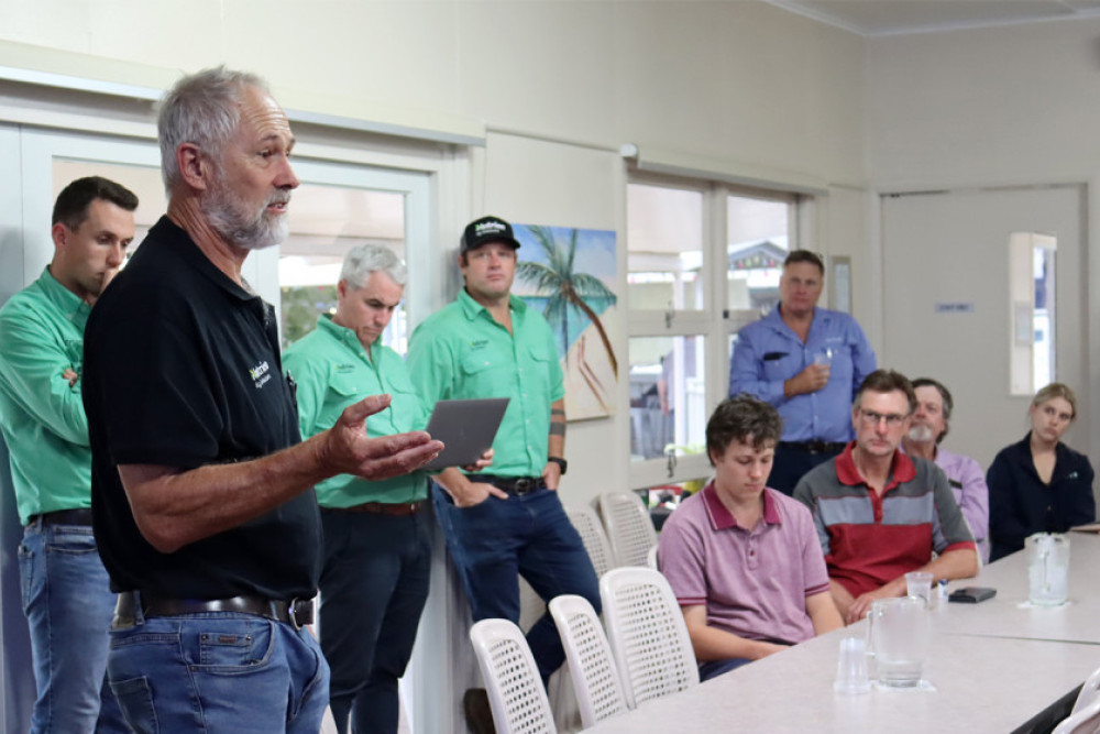 Hugh Reardon-Smith from Nutrien Ag Solutions at Pittsworth discussing crop nutrition with growers during a livestock and agronomy afternoon at Allora recently.