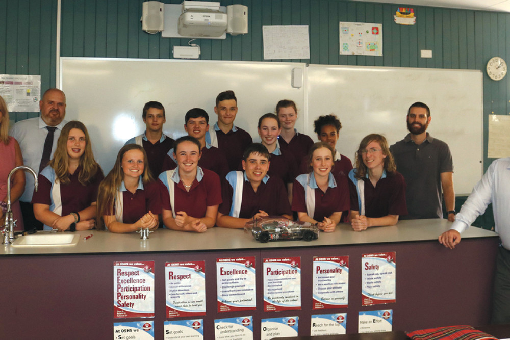 ABOVE: Mr Pepper’s Physics class with ANZ and Horizon representatives.