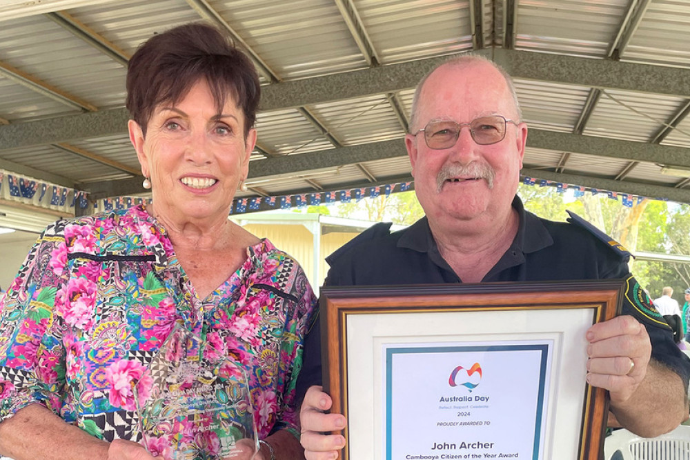 Cr Carol Taylor presents John Archer with his 2024 Citizen of the Year trophy and certificate.