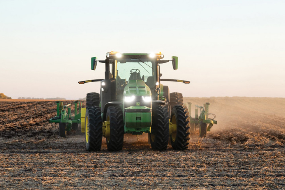 Autonomous tractors to hit assembly line - feature photo