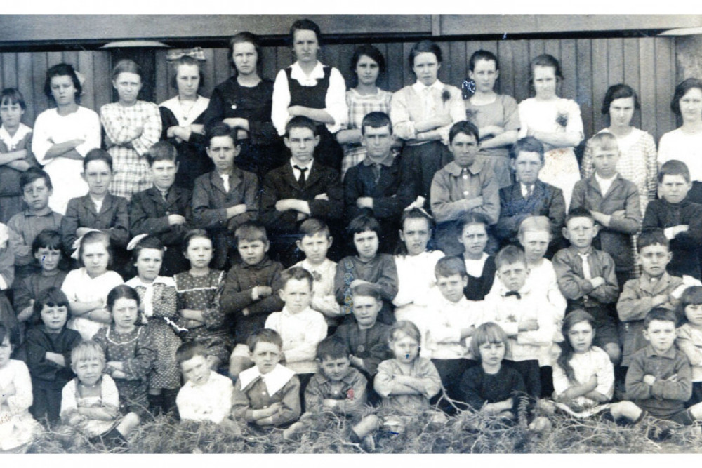 An early photo of Jondaryan State School students, circa 1923.