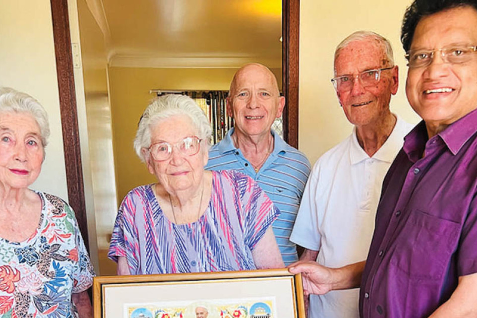 Marie Reen, Kathleen, Bernie O’Brien, Fr Mick Carroll and Fr Thomas Areekuzhy from St Monica’s Catholic Church, Oakey with Kathleen’s Papal blessing.