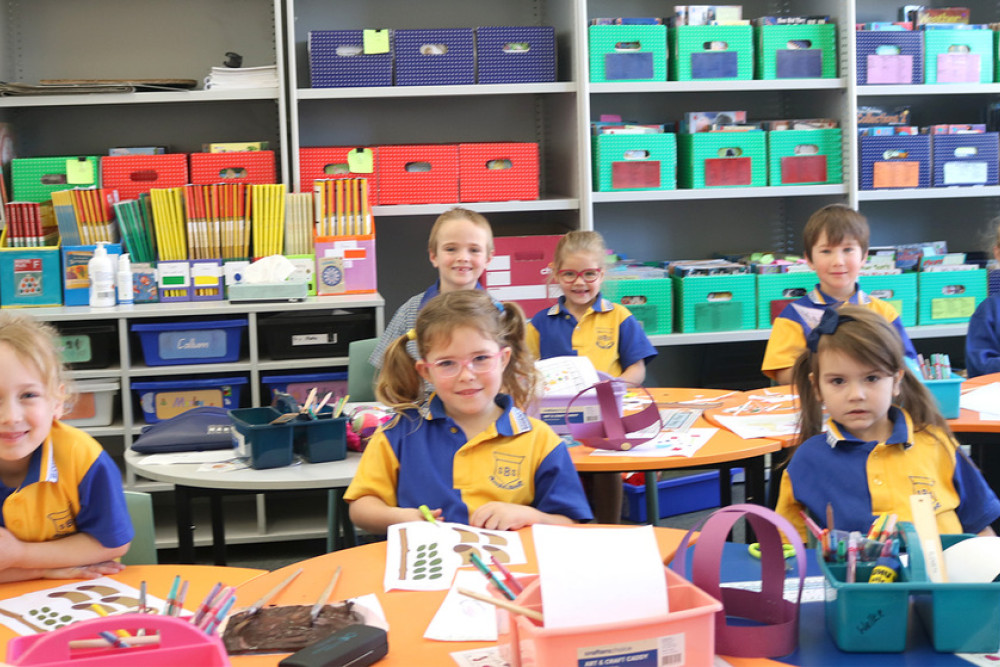 ABOVE: The Prep-Year 2 class paints sloths. Back Row: Harry (Year 2), Sophie (Prep), Callum (Prep), Marley (Prep) Front Row: Evie (Prep), Amy (Prep), Elizabeth (Prep)