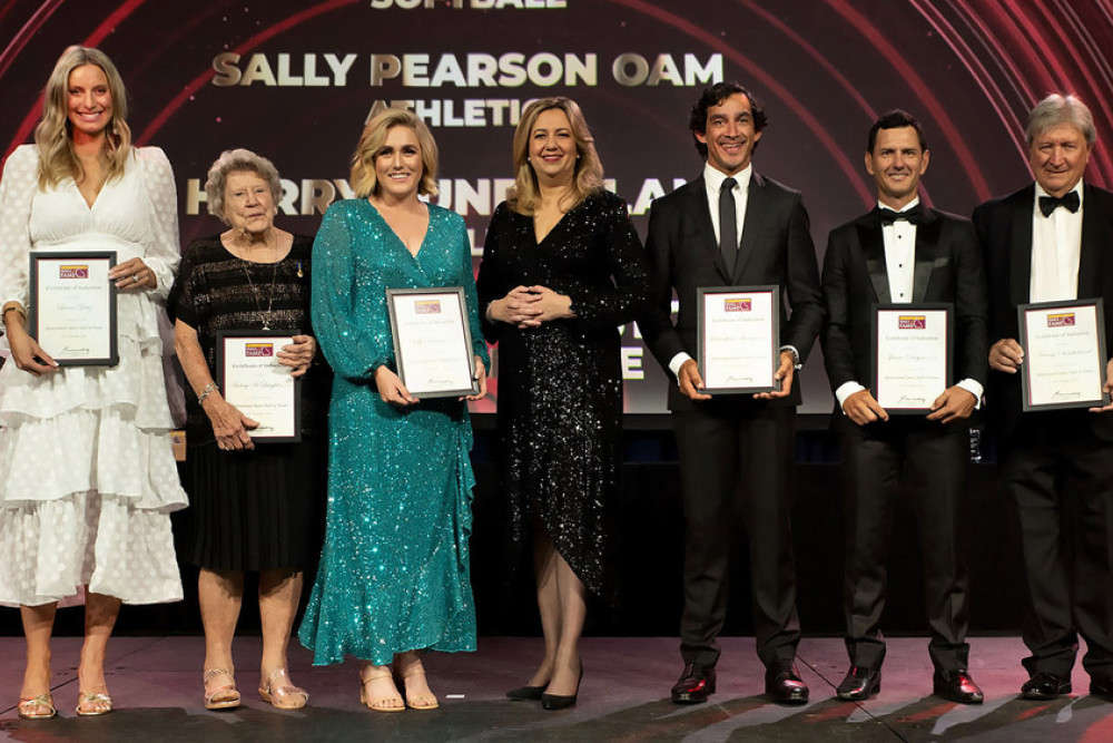 Laura Geitz joins fellow inductees (from left) Audrey McLaughlin AM (softball), Sally Pearson OAM (athletics), Premier Annastacia Palaszczuk, Johnathan Thurston AM (rugby league), Jamie Dwyer OAM (hockey) and Harry Sunderland (rugby league).