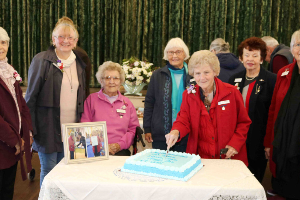 The award recipients (from left) Carol Baker, Jan Shaw, Mary Volk, Leonie Lee-Archer, Val Hayward and Dale Nutley had the honour of cutting the cake at the Mother’s Union Friendship Day morning tea. They are pictured with the President of the Pittsworth Mother’s Union Romona Postle (far right). Missing is Karen Cronk.