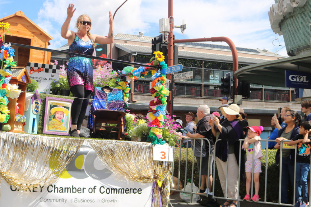 Oakey Float shines in Floral Parade - feature photo