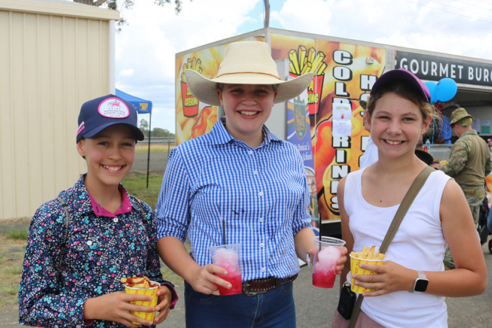 Local young people Eva Lancaster, Lilah Matthewson and Arlia Schefe enjoy the festivities of the 2021 Oakey Show.