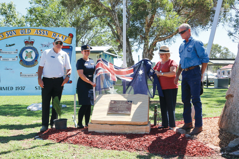 From left: President of 23SQN Association Flight Lieutenant Terence Hendricks (Rtd.), Wing Commander Tanya Evans, Southern Downs Councillor Sheryl Windle and Leyburn RSL President Mark Ryan unveil the plaque.