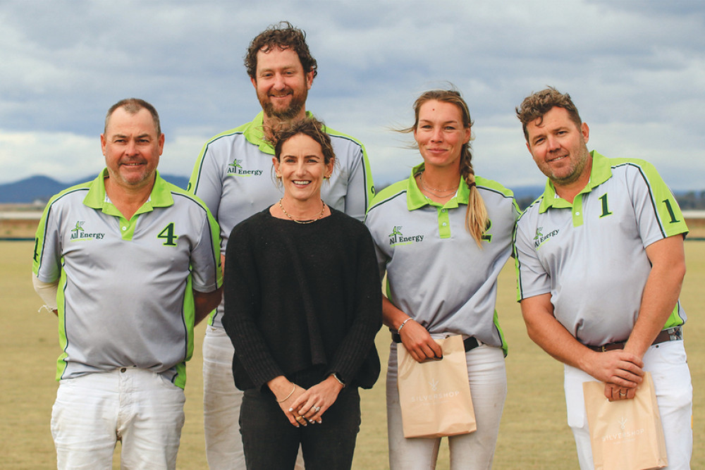 AEW Horse Walkers A Grade winners, AEC. From left: Damien Johnson, Jim Rawlings, Belinda Grimes (tournament sponsor Silvershop Jewellery), Indi Bennetto and Steve Urquhart.