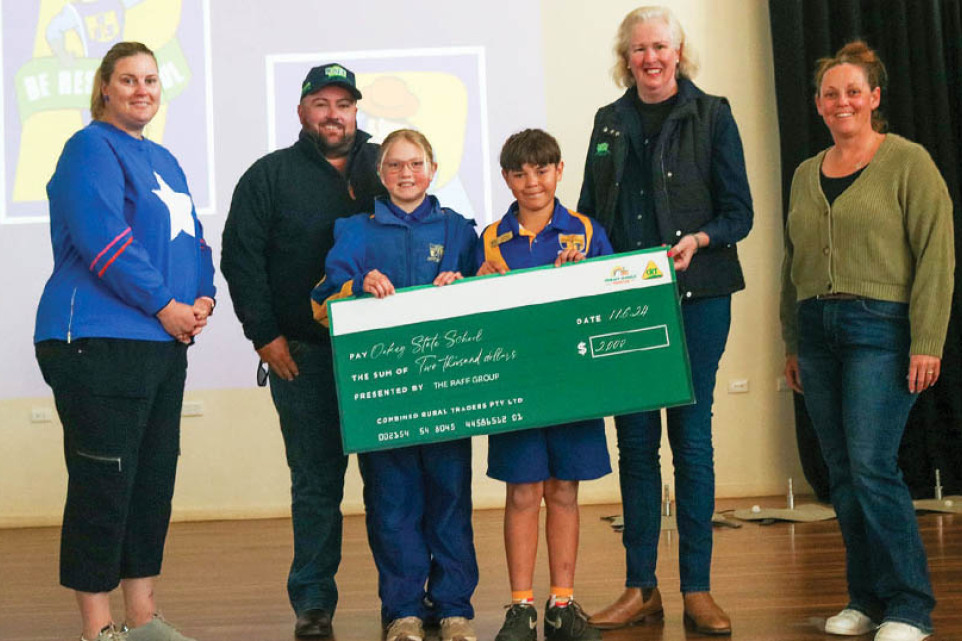 Michelle Fahey, Raff Rural Merchandise Manager Brett French, Oakey State School captains, Raff Business Manager Annabelle Raff and Jade Gollan.