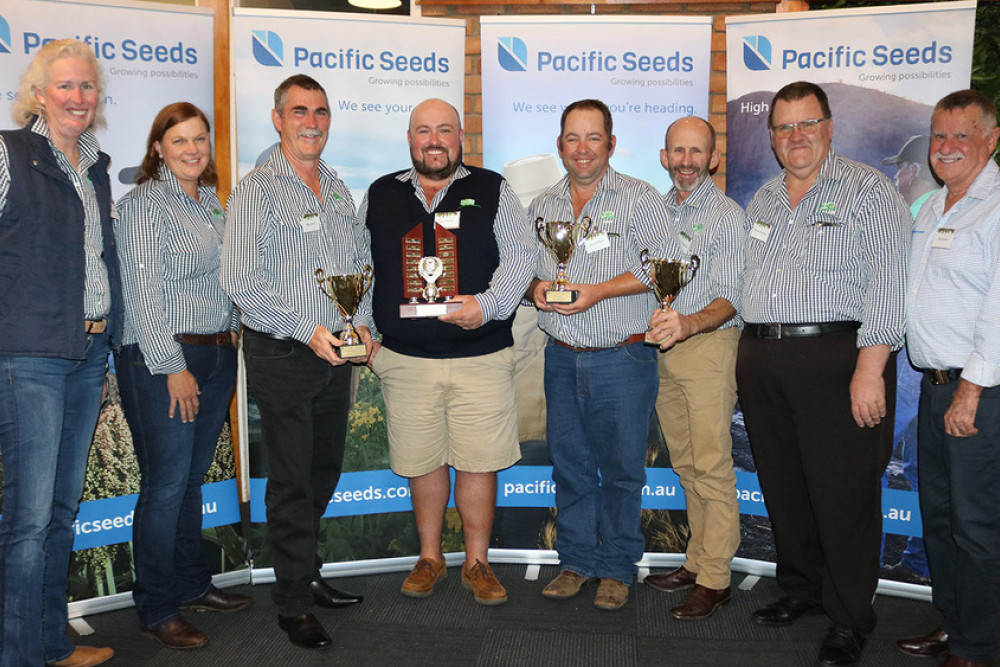 CRT Raff Group received the Excellence In Service Award. From left: Annabelle Raff, Steph Nielsen, Reg Abbott, Brett French, Drew O’Neil, Phill Thompson, Shane Mathies, Bill Smith (Pacific Seeds).