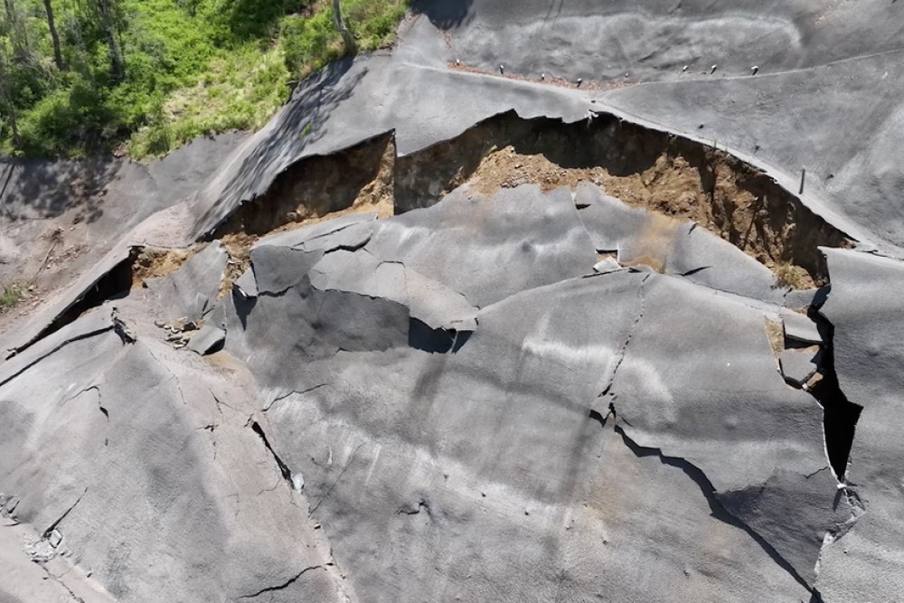 The current damage to the rock face on the Eastbound side of the Toowoomba Range crossing, which came to a head in October last year.