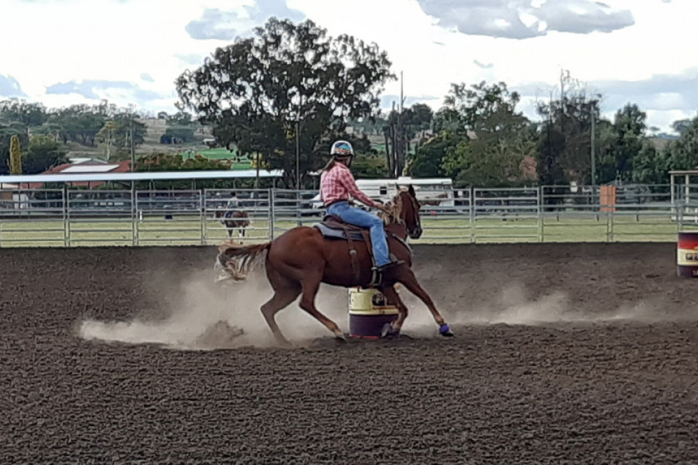 Horse and rider lean into the first turn of the three point course.