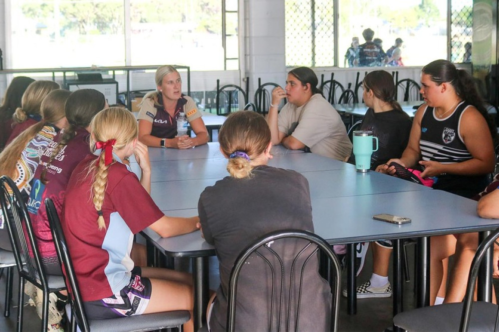 ABOVE: Queensland State of Origin centre Shenae Ciesiolka with Bears juniors last week.