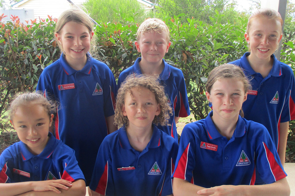 Hosie Wolrige, Eli McCurley Ault, Ruby Bellingham (back), Sakura Wright, Tom Tabah, Poppy Kinsella (front).